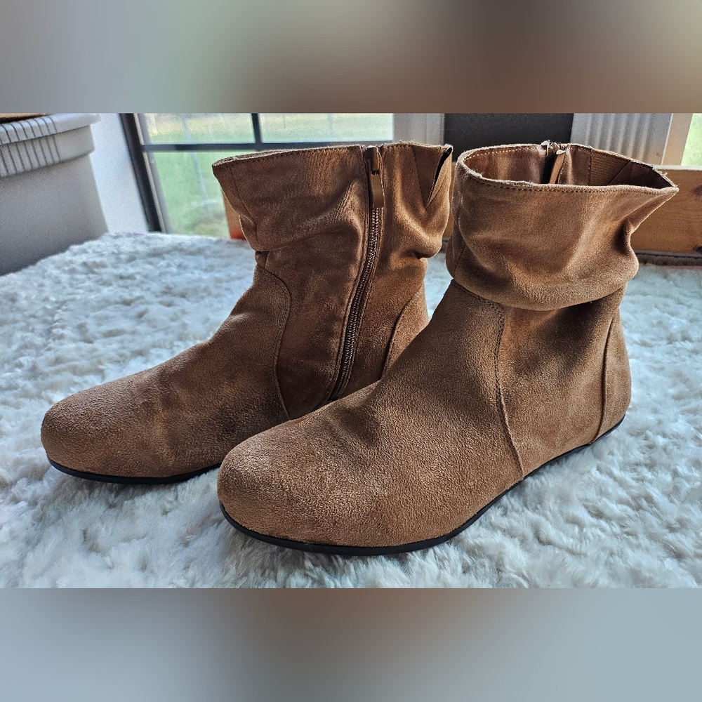 Torrid Scrunch Ankle Booties, Faux Suede, Zipper, Tan, Size 9